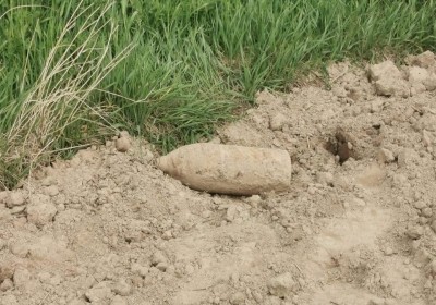 Pociski artyleryjskie na polu